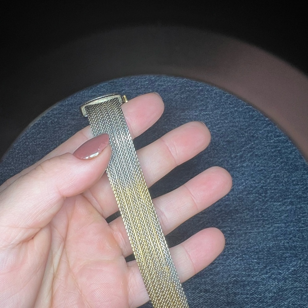 Vintage 1960's Timex Two-Toned Mesh Watch - Picture 10 of 16